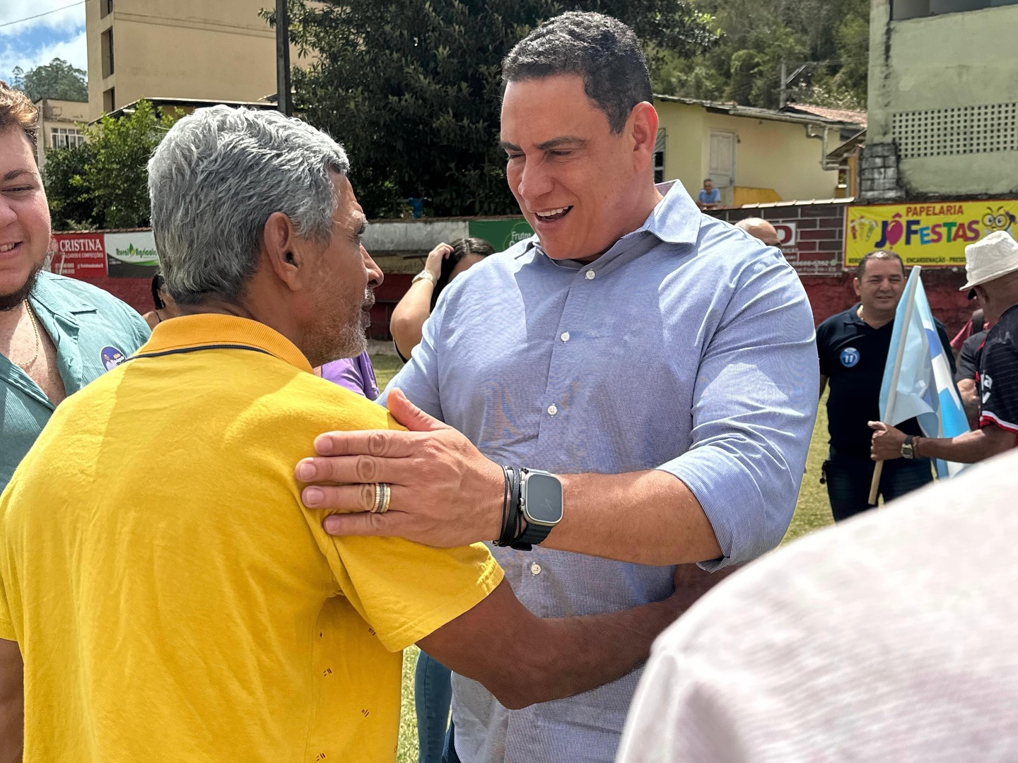 Da Vitória em atividade com apoiadores